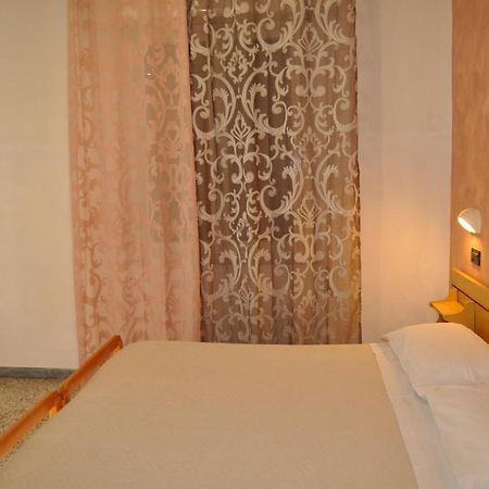 Hotel Rigobello Riccione Eksteriør billede